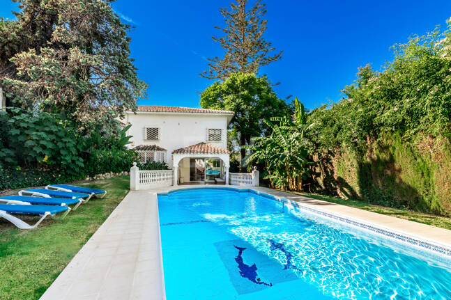 Family Villa with Sea Views in El Rosario