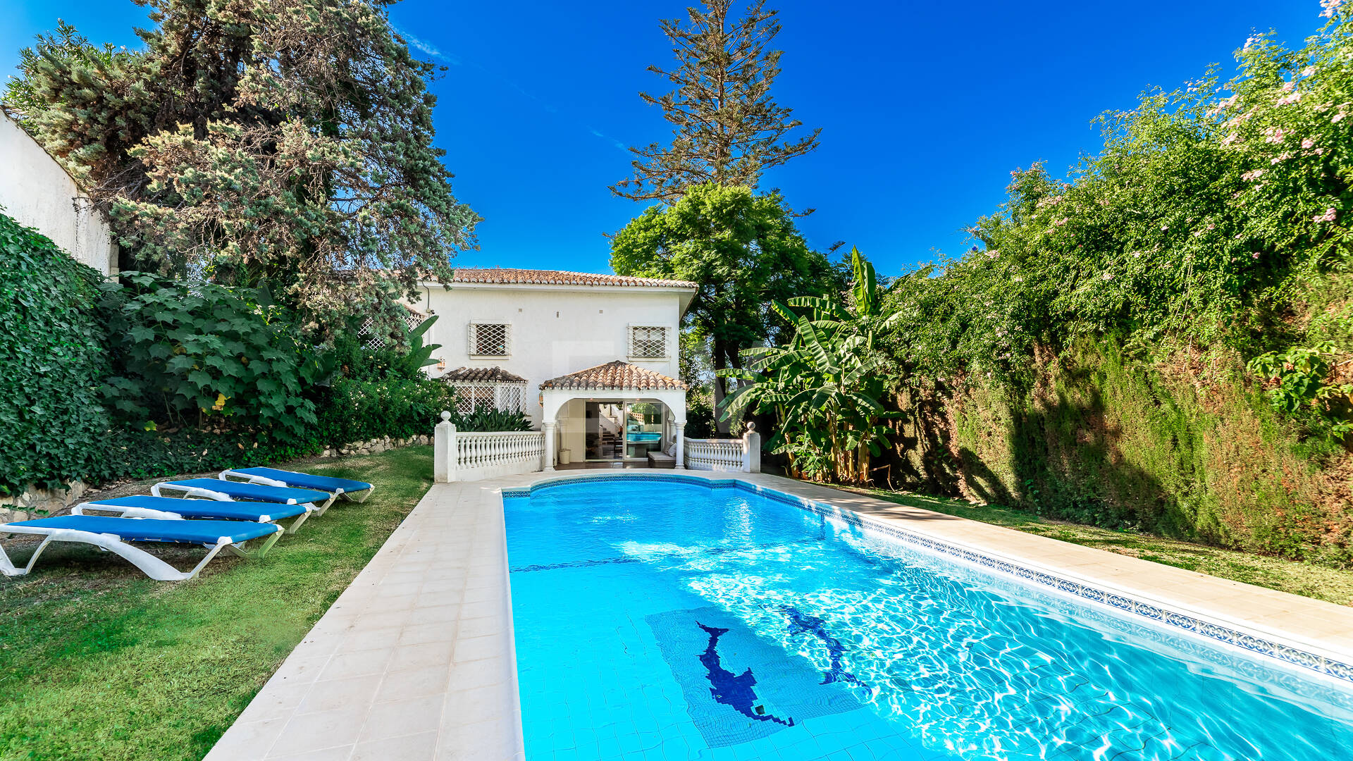 Family Villa with Sea Views in El Rosario