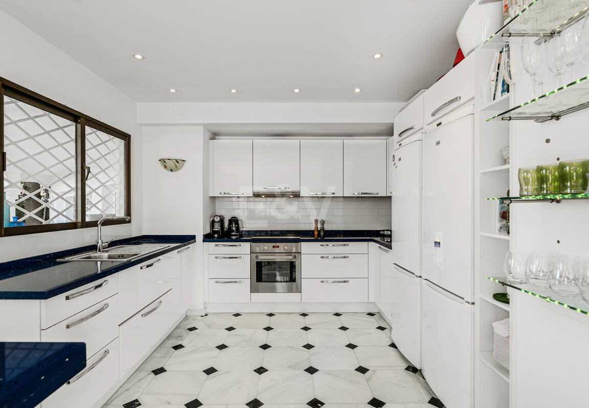 Family Villa with Sea Views in El Rosario