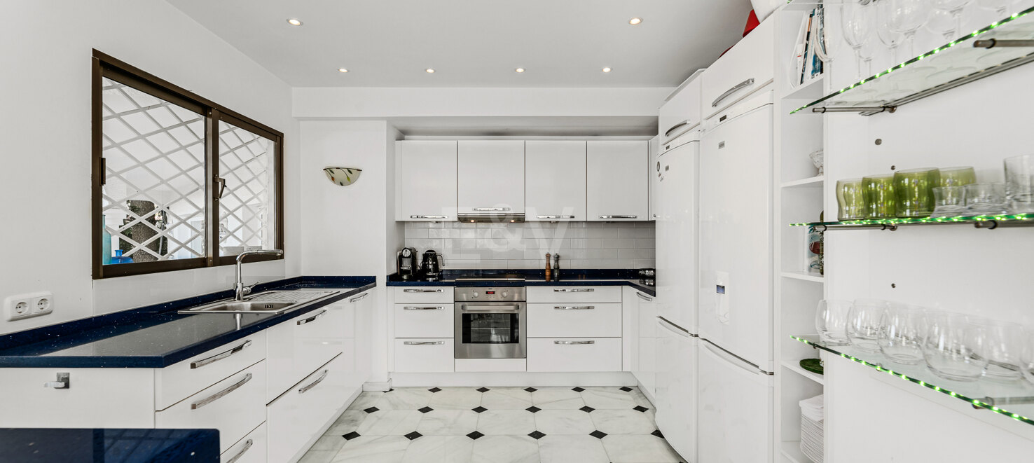Family Villa with Sea Views in El Rosario