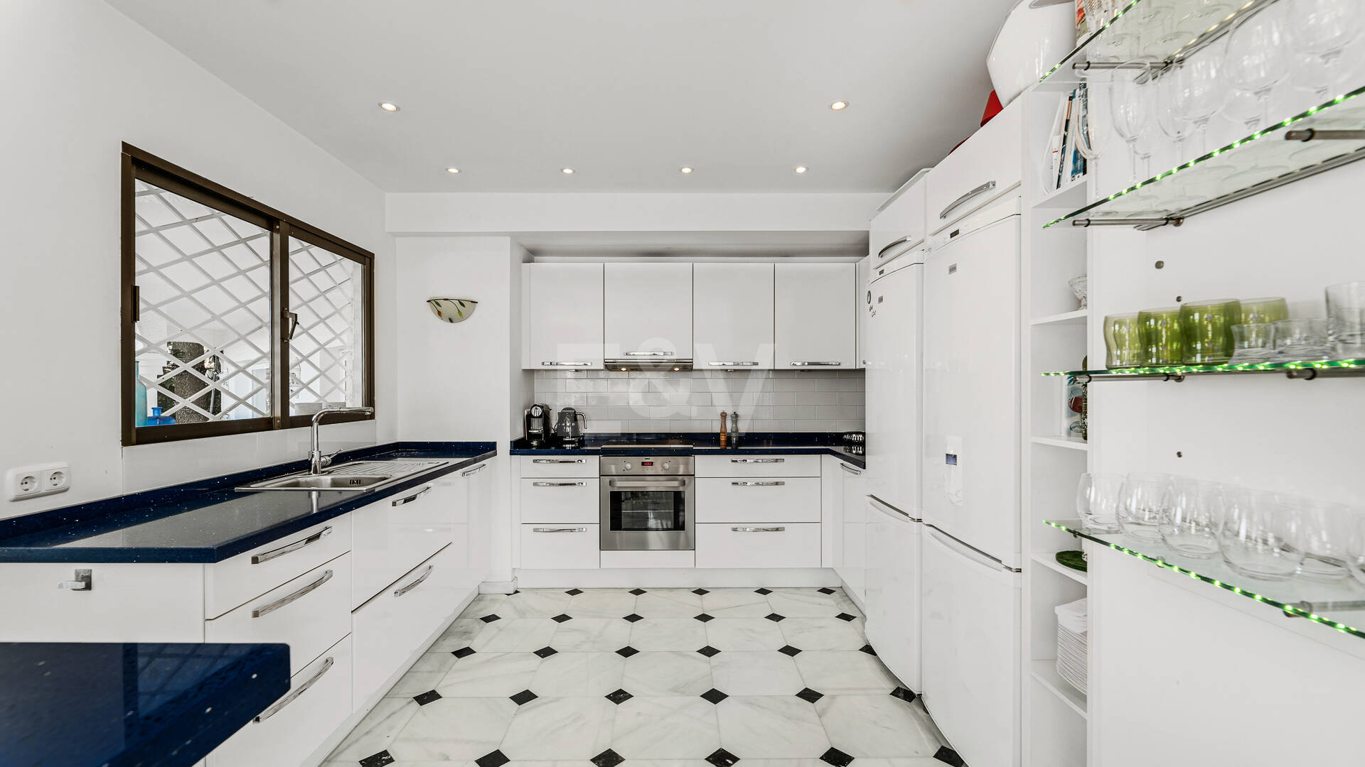 Family Villa with Sea Views in El Rosario