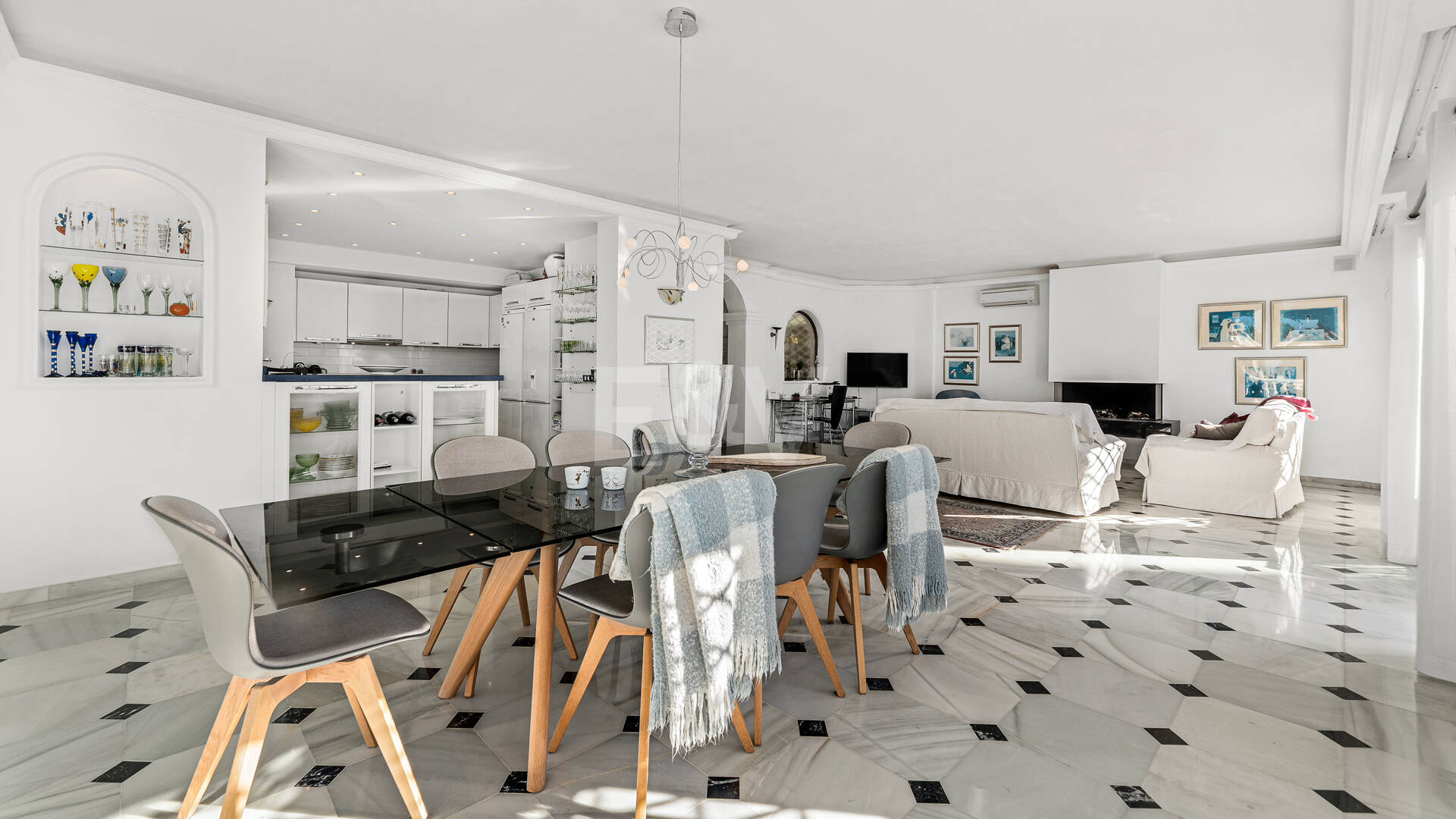 Family Villa with Sea Views in El Rosario