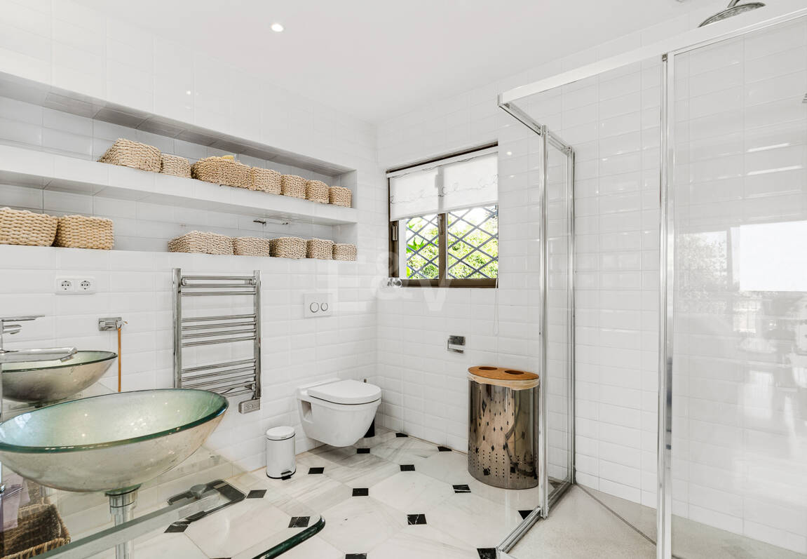 Family Villa with Sea Views in El Rosario