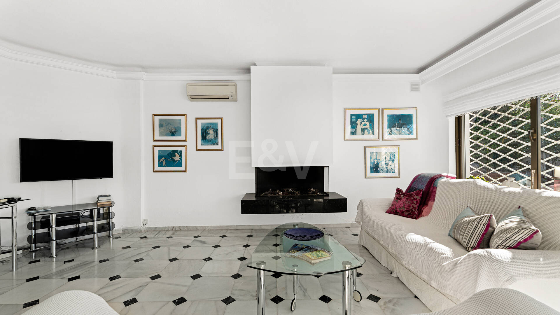 Family Villa with Sea Views in El Rosario