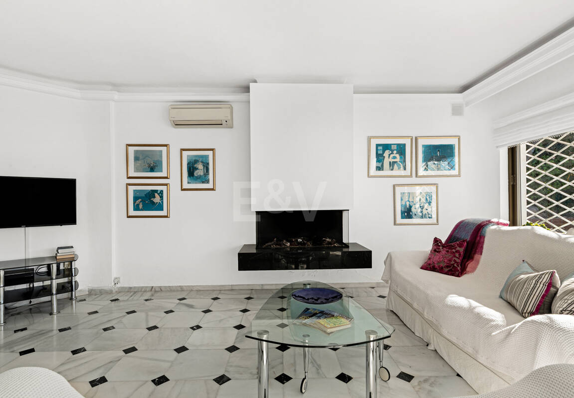 Family Villa with Sea Views in El Rosario