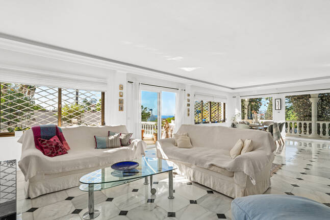 Family Villa with Sea Views in El Rosario