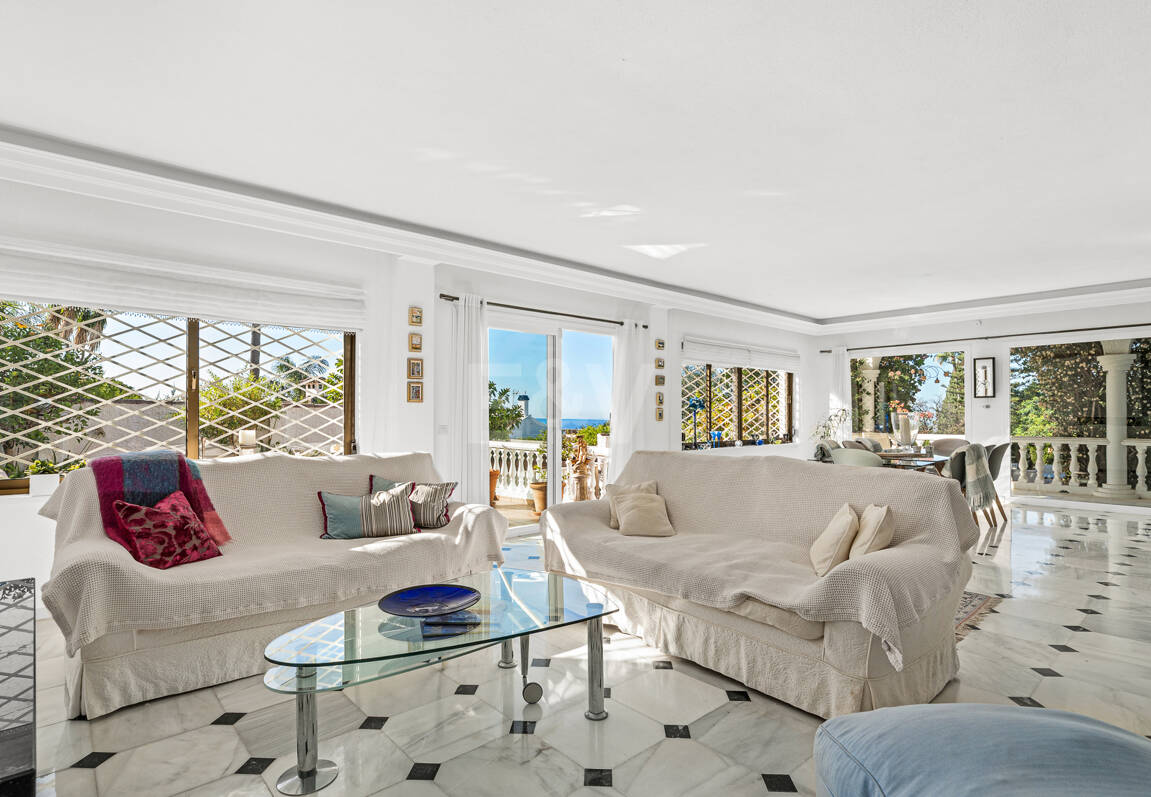 Family Villa with Sea Views in El Rosario