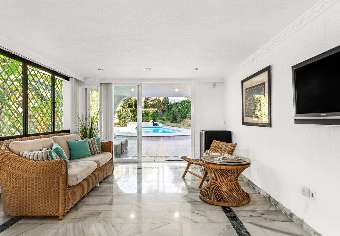 Family Villa with Sea Views in El Rosario