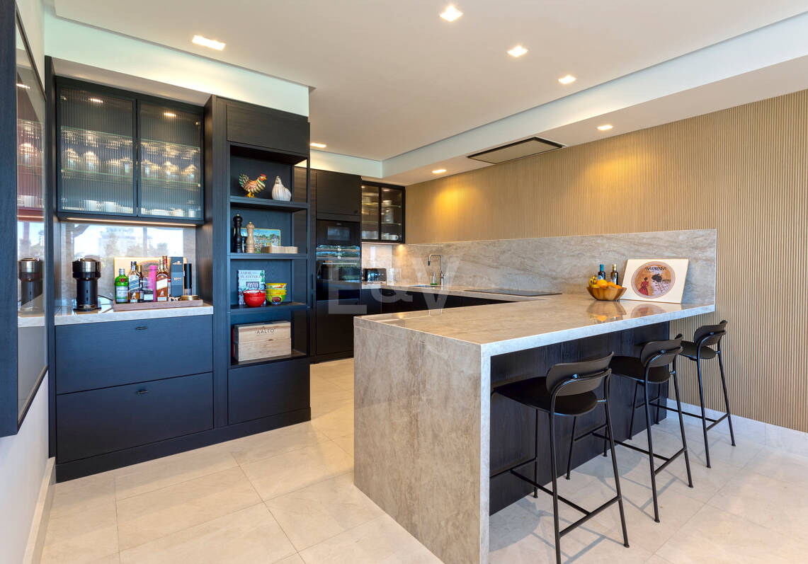 Stylish Frontline Golf Apartment Near all Amenities in Guadalmina Alta