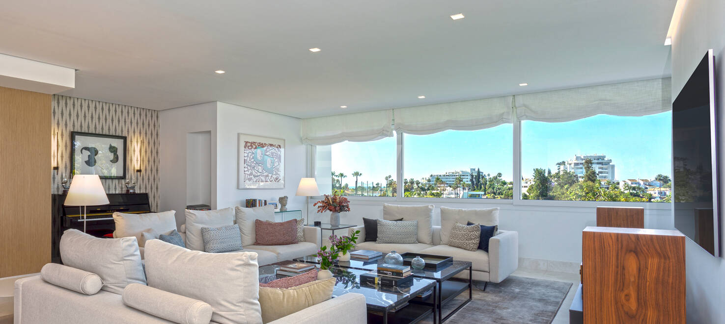 Stylish Frontline Golf Apartment Near all Amenities in Guadalmina Alta