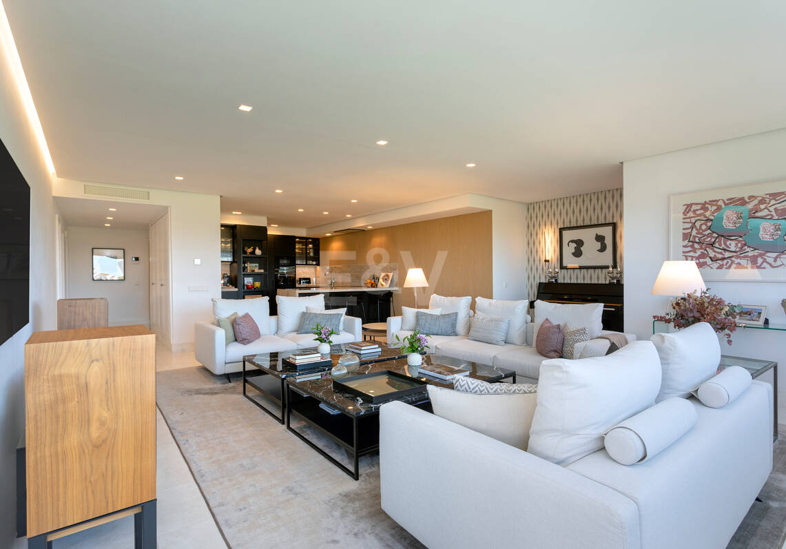 Stylish Frontline Golf Apartment Near all Amenities in Guadalmina Alta