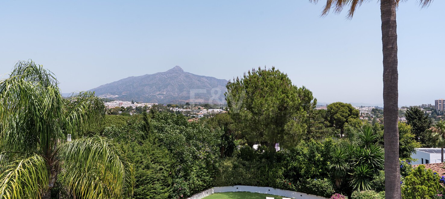Charming Villa in the Heart of the Golf Valley Las Brisas