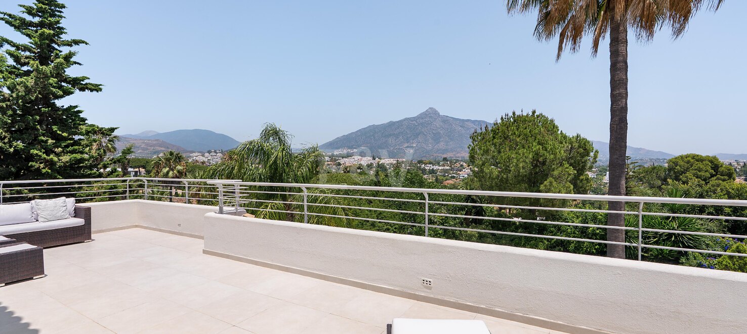 Charming Villa in the Heart of the Golf Valley Las Brisas