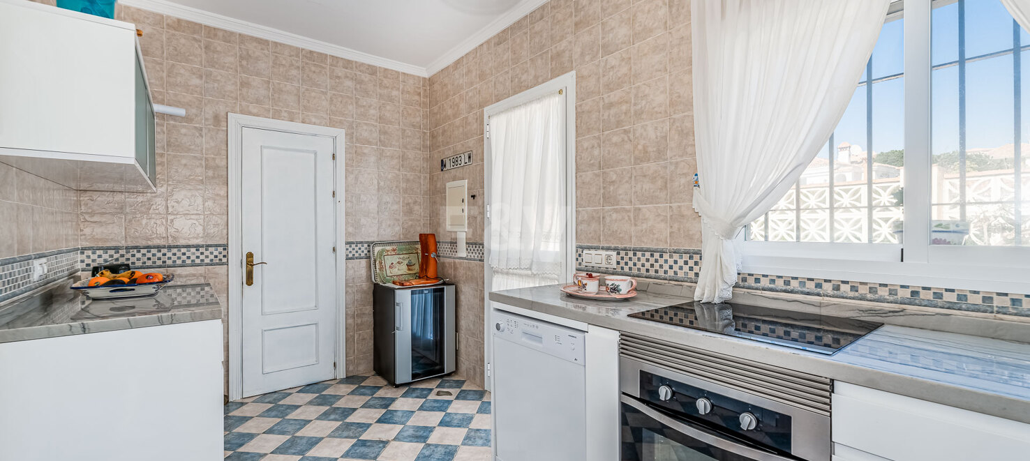 Frontline Beach Villa i Elviria