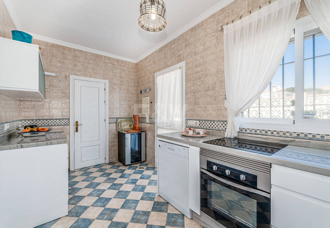 Villa en première ligne de plage à Elviria