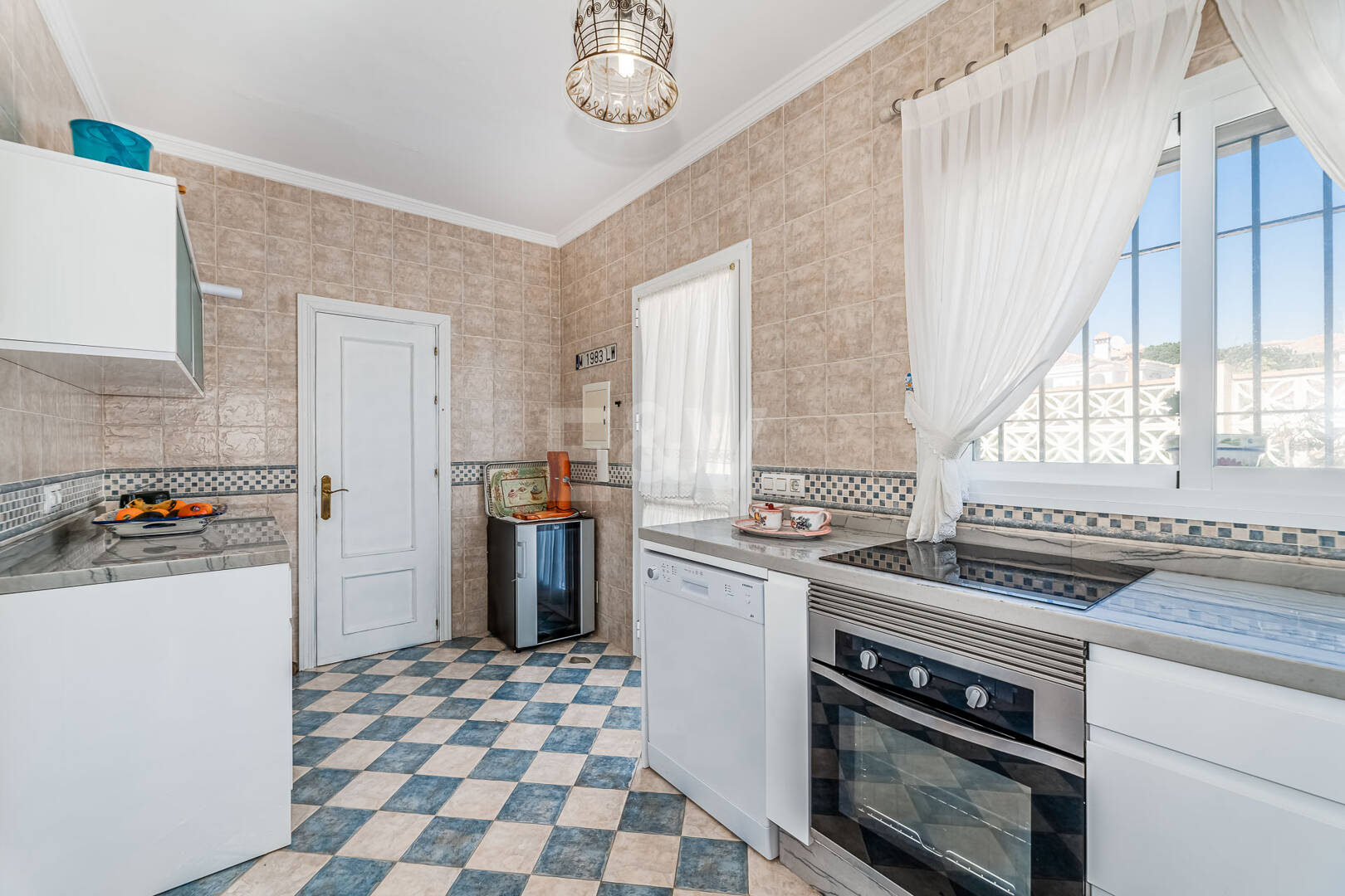 Villa en première ligne de plage à Elviria