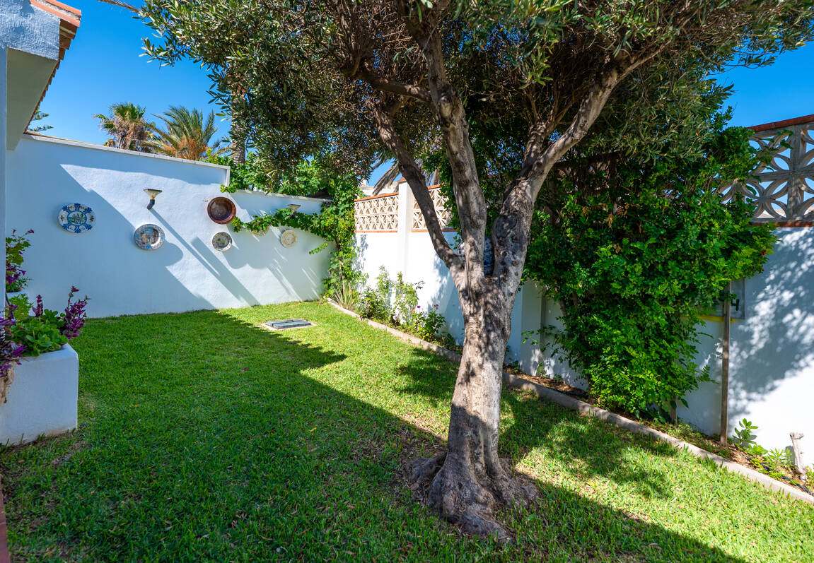 Villa en première ligne de plage à Elviria