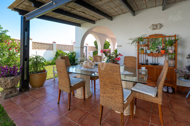 Villa en première ligne de plage à Elviria