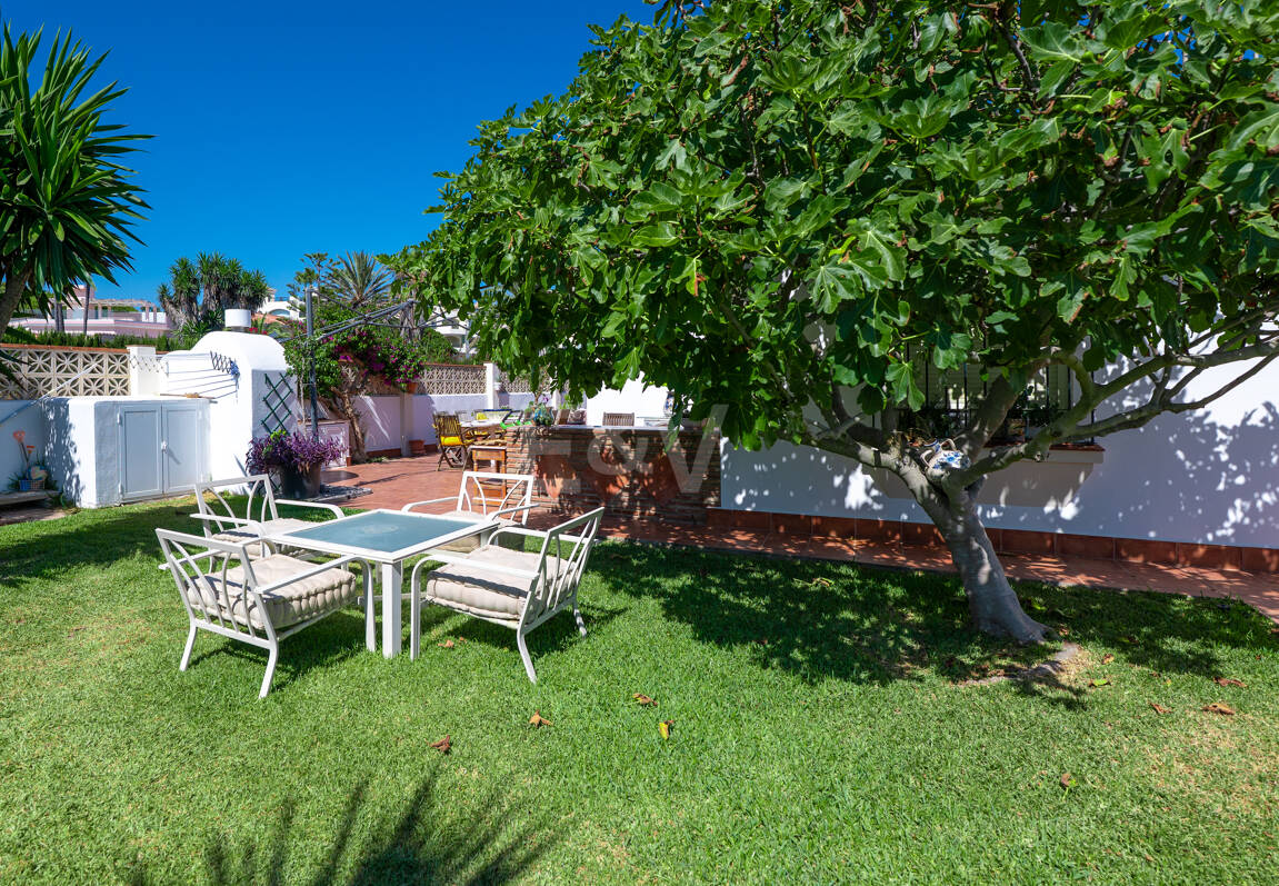 Villa en première ligne de plage à Elviria