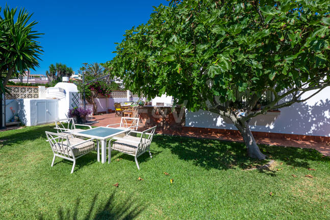 Villa en première ligne de plage à Elviria