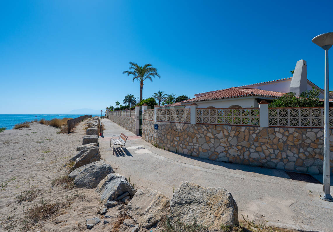Coastal Charm: Seafront Villa with Stunning Views and Lush Gardens, All on a Single Level