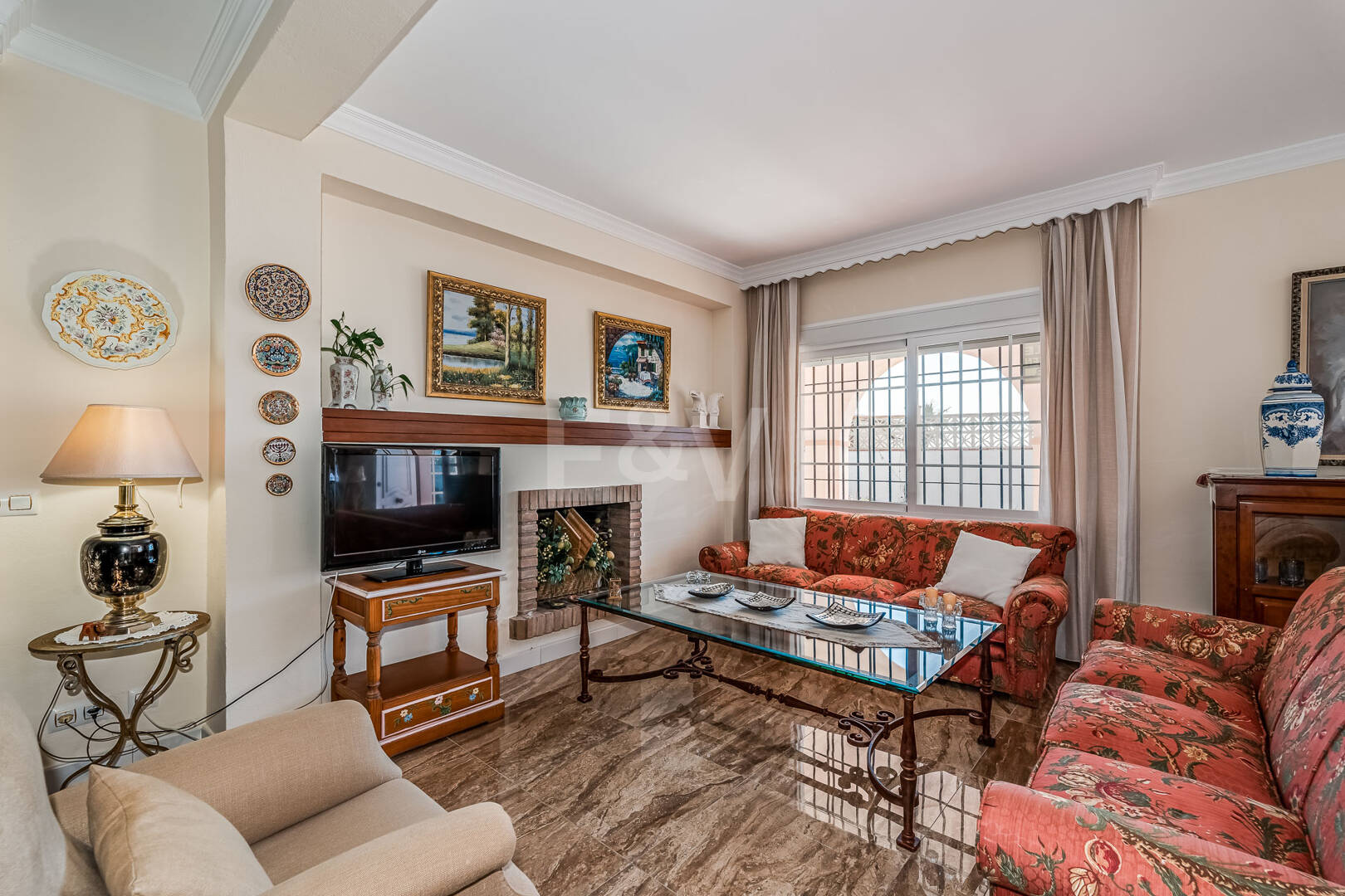 Frontline Beach Villa i Elviria