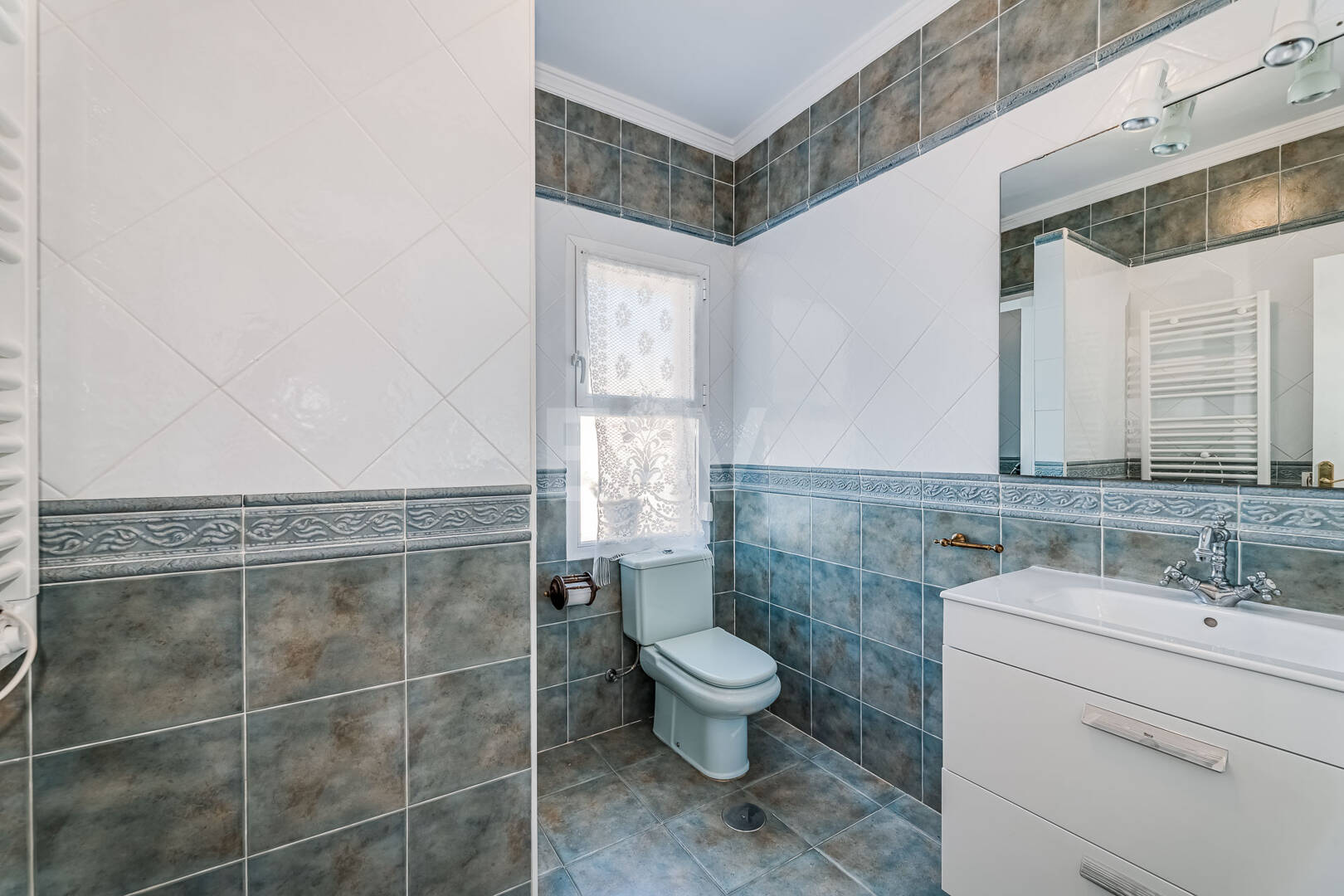 Frontline Beach Villa i Elviria