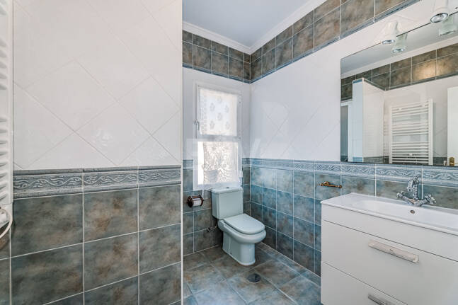 Villa en première ligne de plage à Elviria