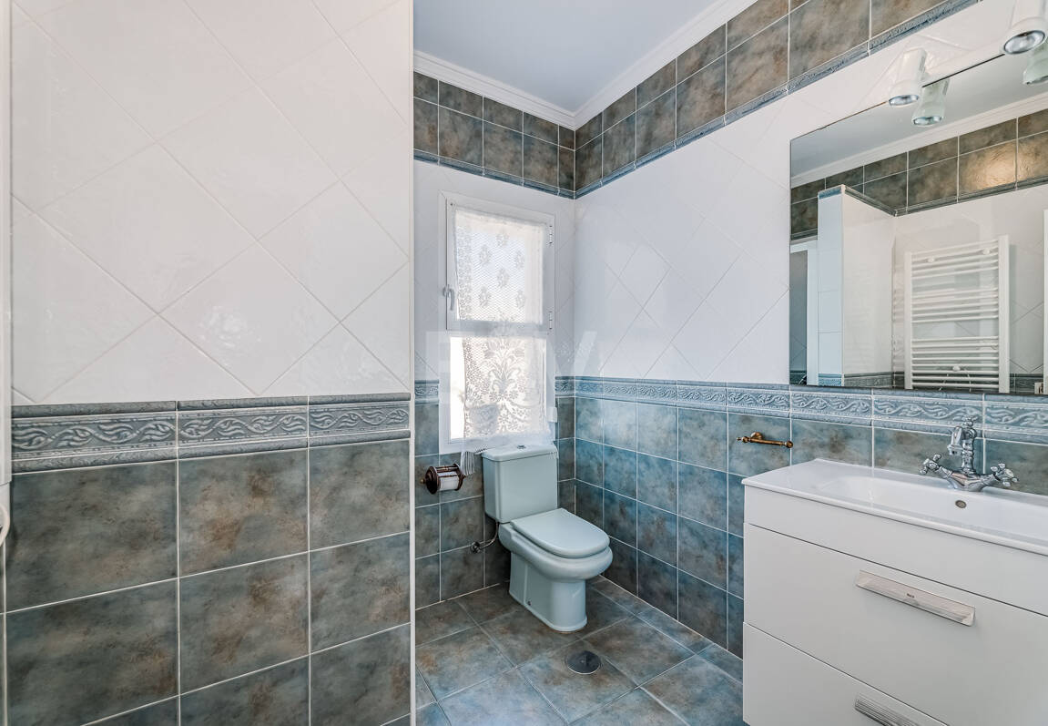 Villa en première ligne de plage à Elviria