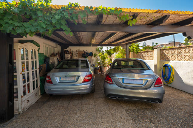 Villa en première ligne de plage à Elviria