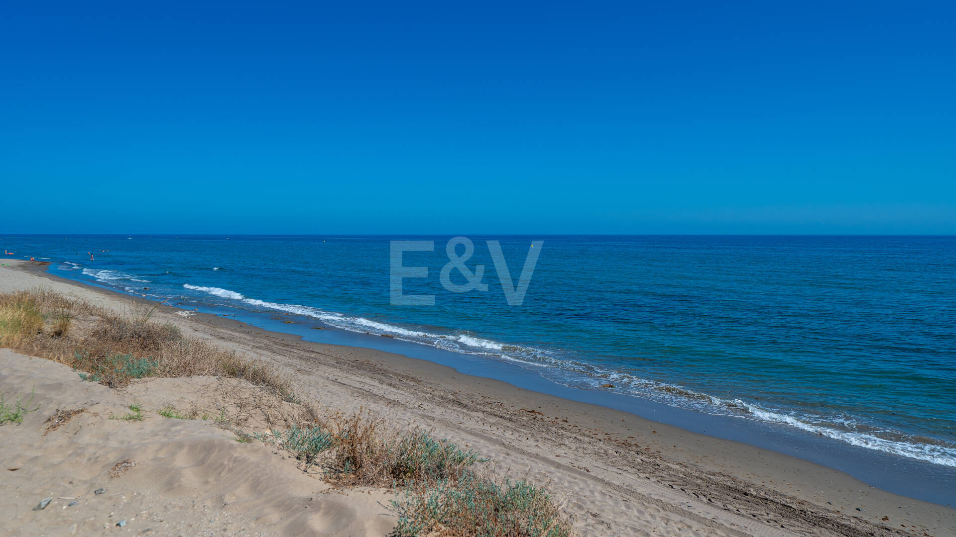 Villa en première ligne de plage à Elviria