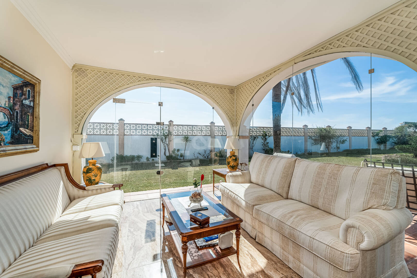 Villa en première ligne de plage à Elviria