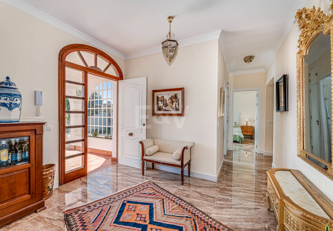 Villa en première ligne de plage à Elviria