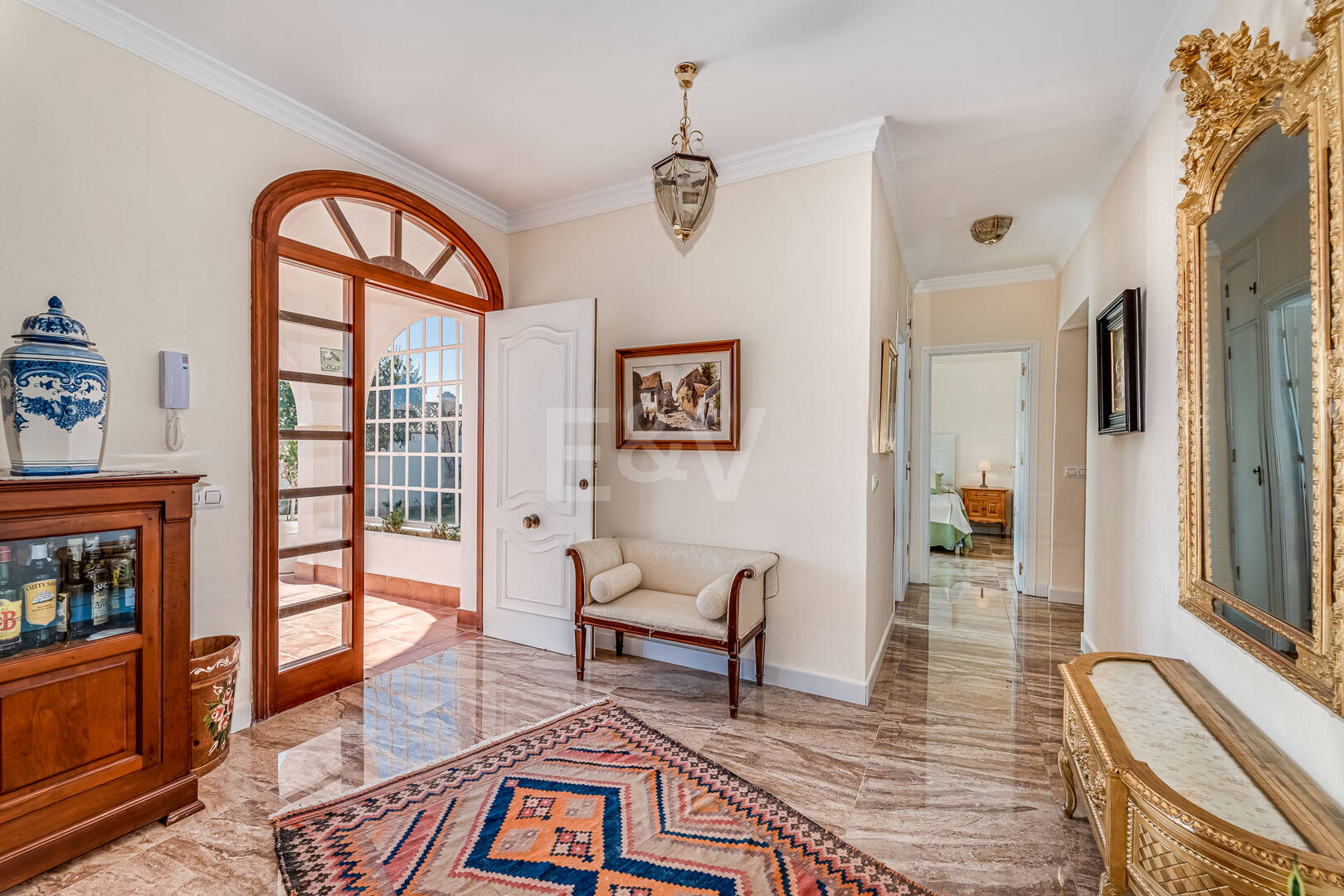 Frontline Beach Villa i Elviria