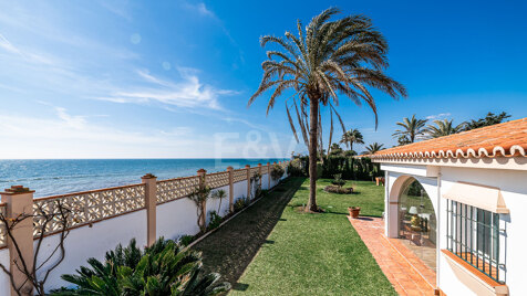 Frontline Beach Villa in Elviria