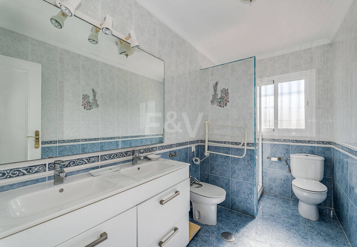 Villa en première ligne de plage à Elviria