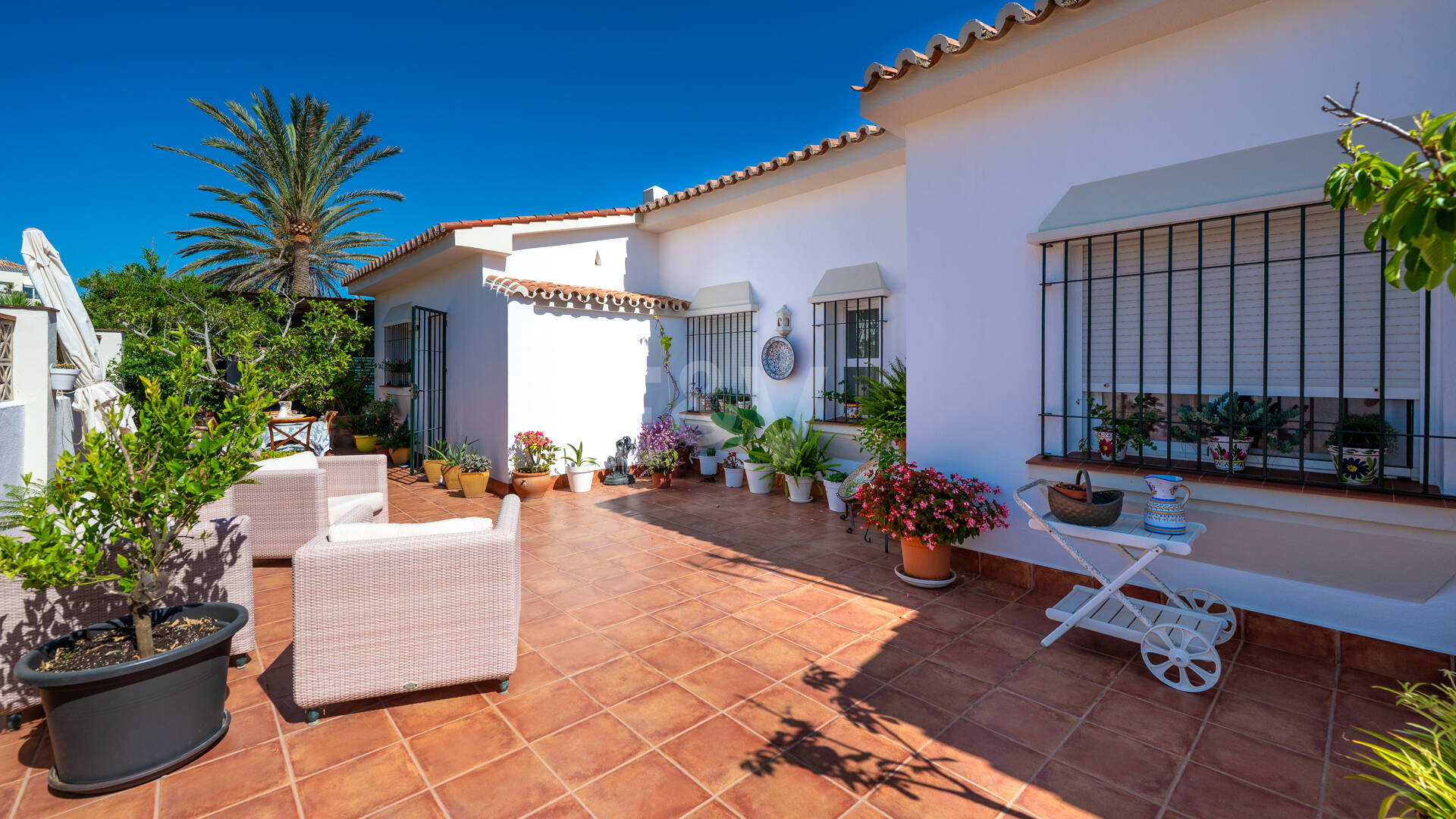 Villa en première ligne de plage à Elviria