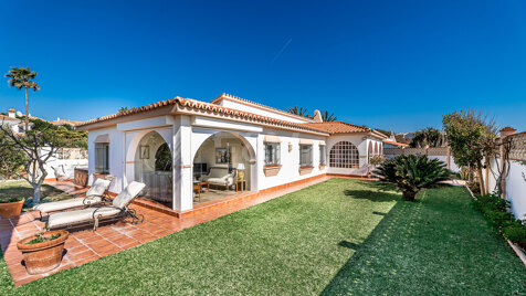 Frontline Beach Villa in Elviria