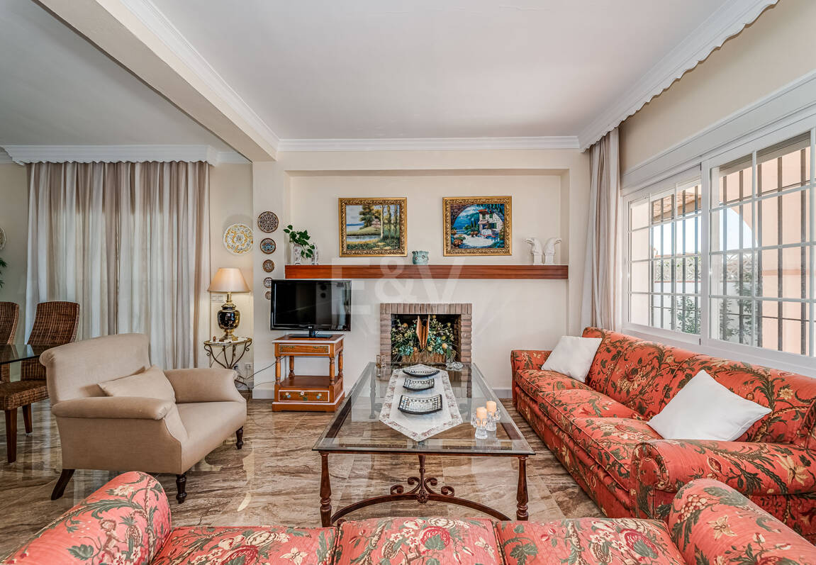 Villa en première ligne de plage à Elviria