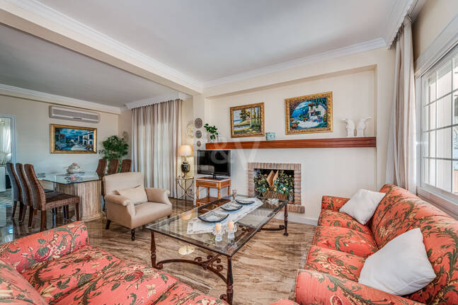 Villa en première ligne de plage à Elviria