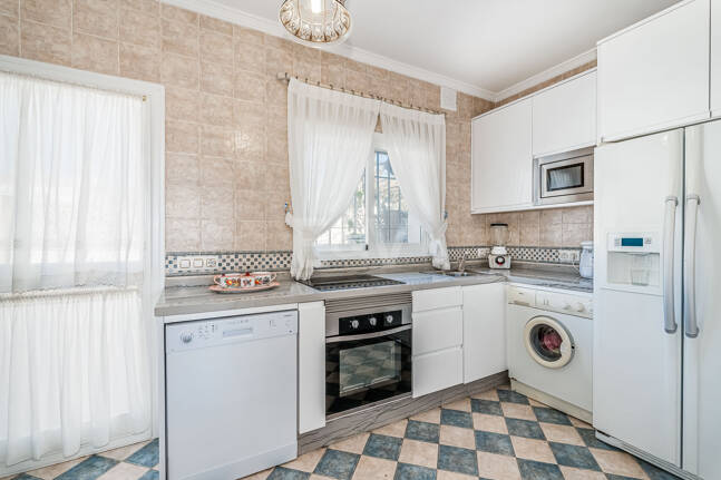 Villa en première ligne de plage à Elviria