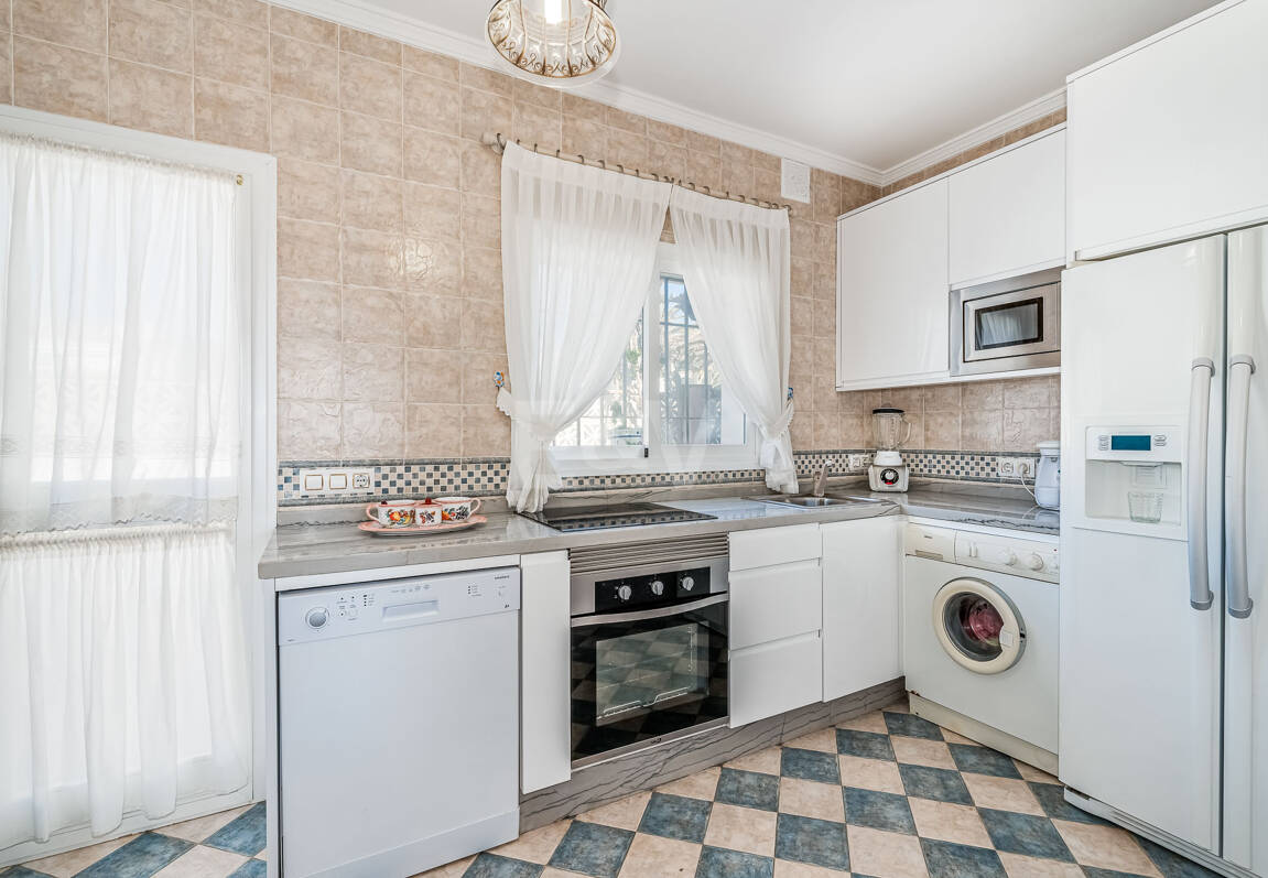 Villa en première ligne de plage à Elviria