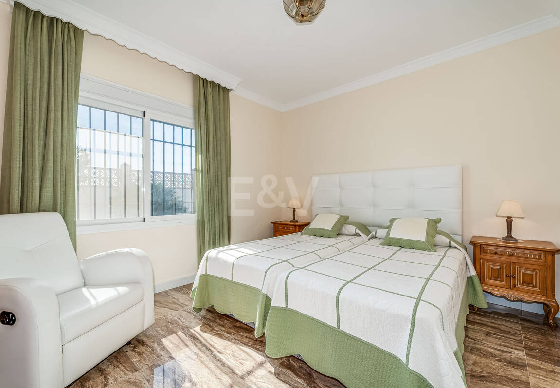 Villa en première ligne de plage à Elviria