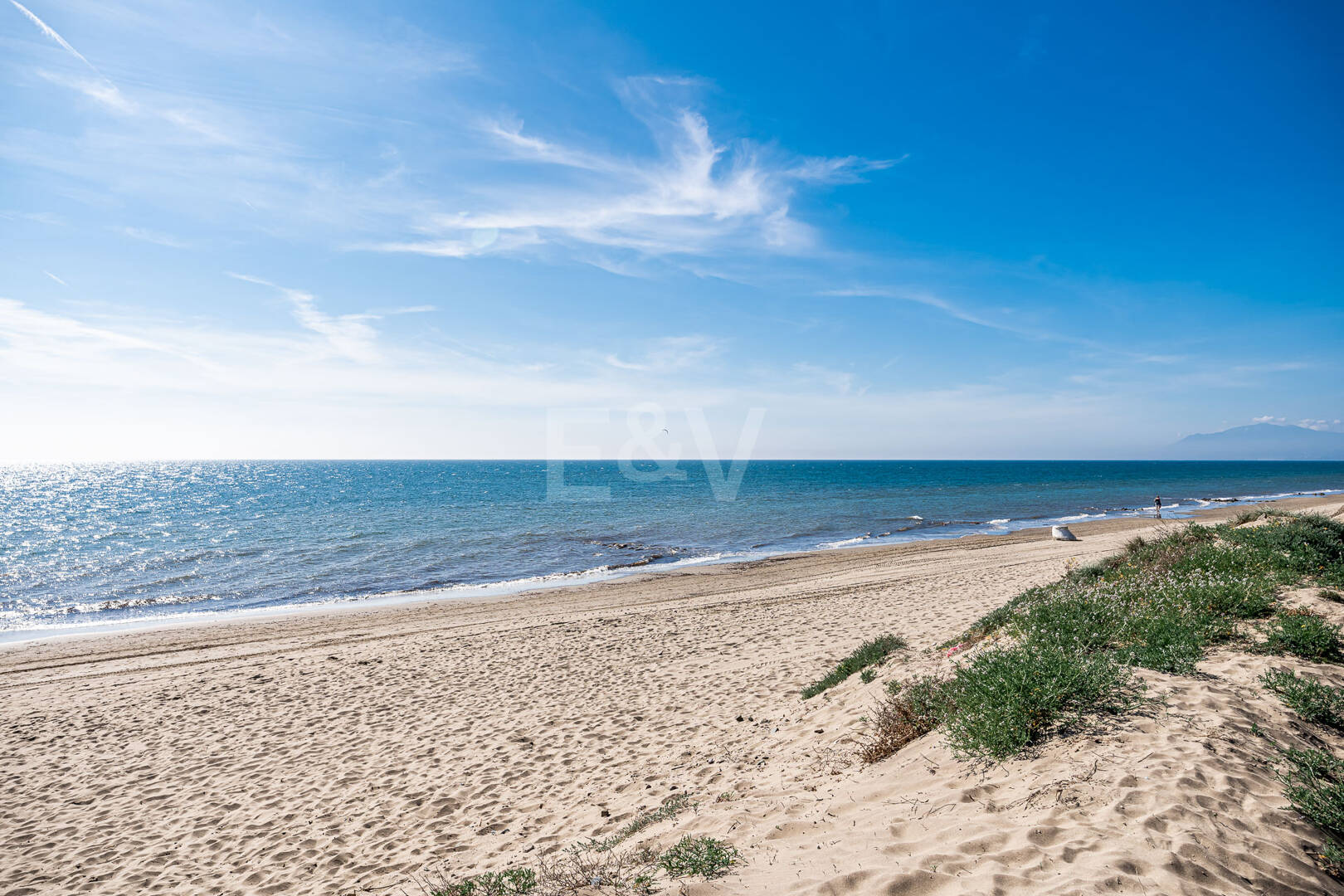 Frontline Beach Villa i Elviria