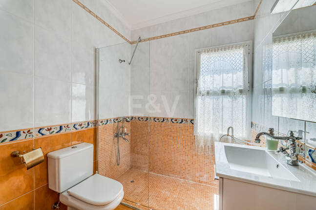 Villa en première ligne de plage à Elviria