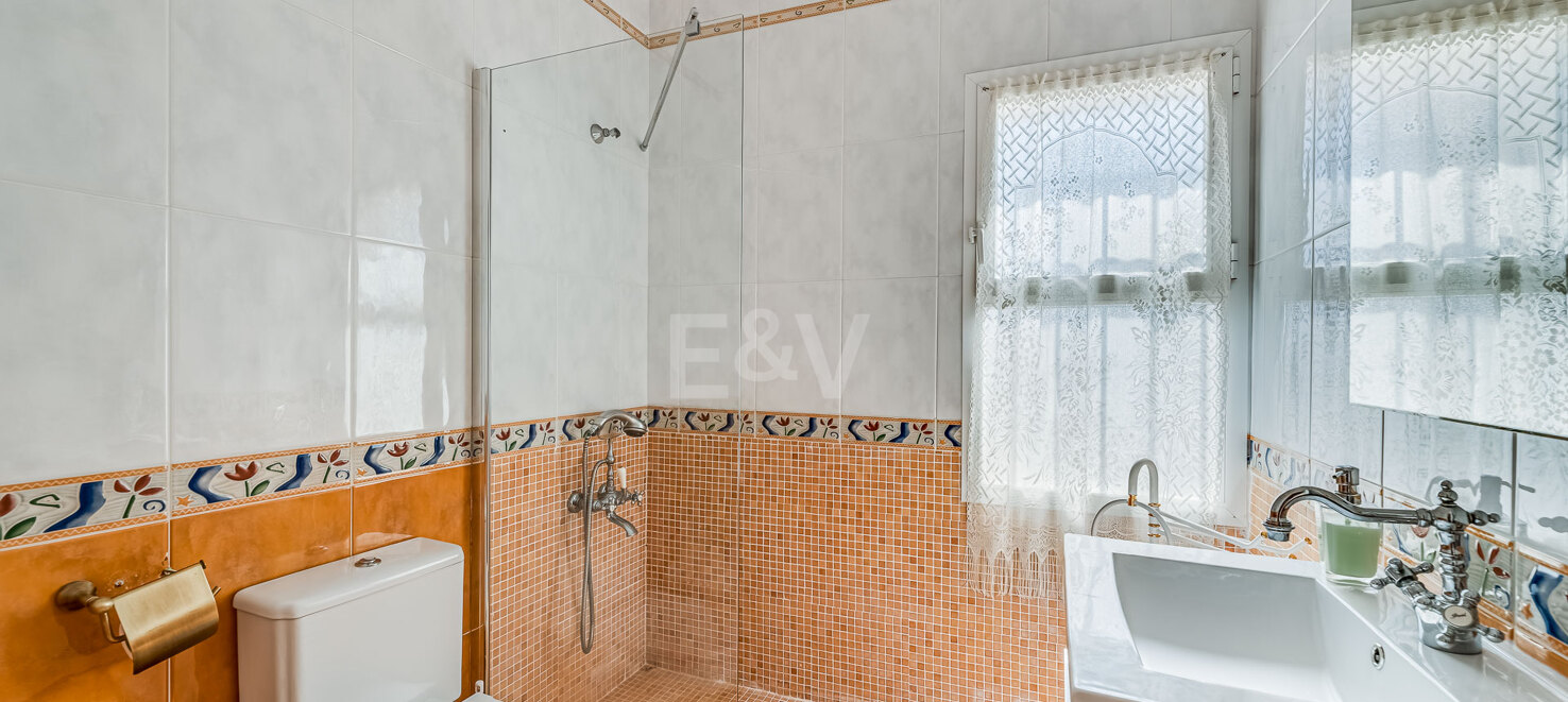 Frontline Beach Villa i Elviria