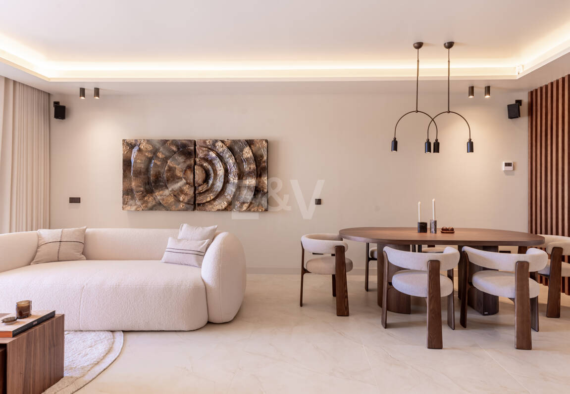 Maison de ville élégante avec vue sur la mer à Altos de Puente Romano