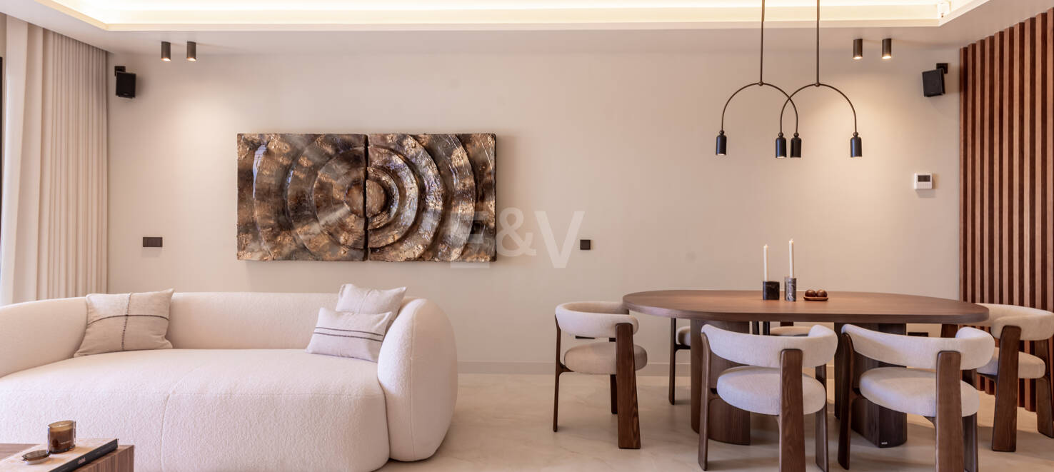 Maison de ville élégante avec vue sur la mer à Altos de Puente Romano