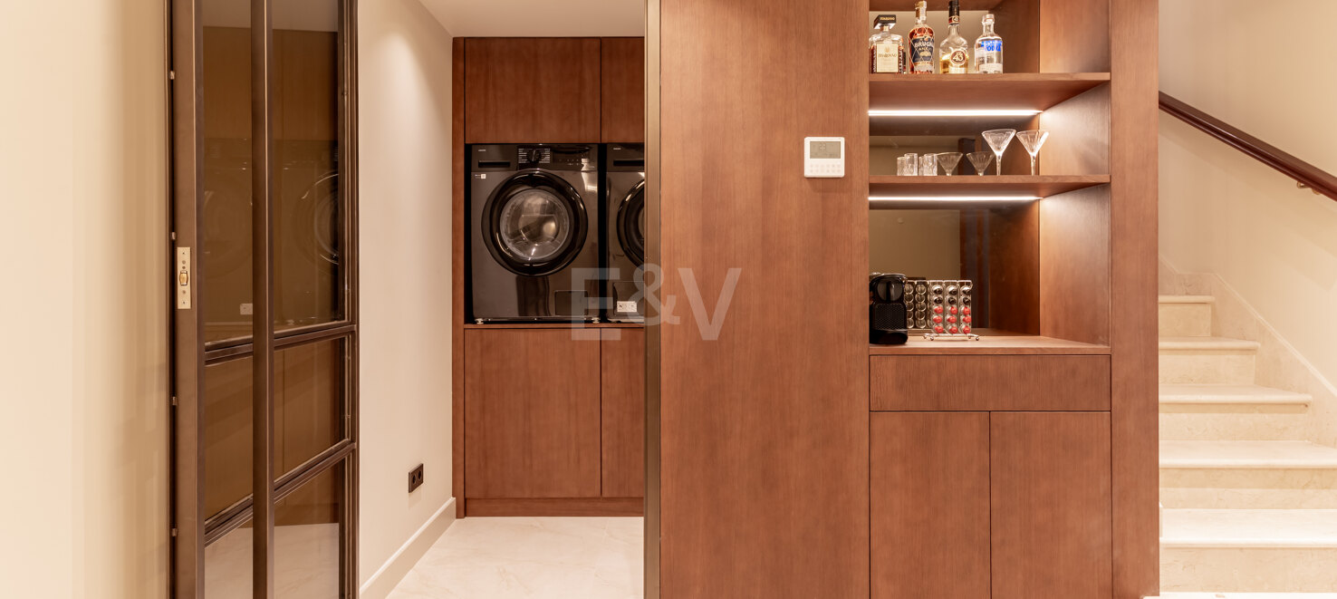 Stylish Townhouse med havsutsikt i Altos de Puente Romano