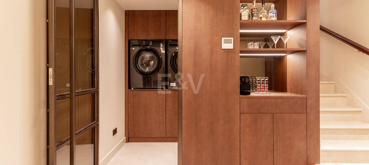 Maison de ville élégante avec vue sur la mer à Altos de Puente Romano